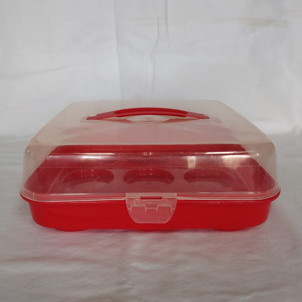 Lot of 2 Food Storage Containers W/Lids, 1 Rubbermaid Takealongs & 1 Cupcake Hol